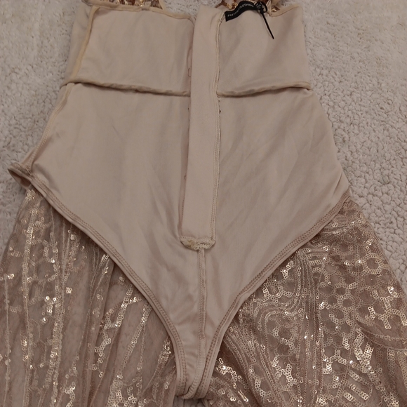 PrettyLittleThing Women's Jumpsuit Sleeveless Gold Sequins Size 4 Lace Legs - Picture 15 of 15